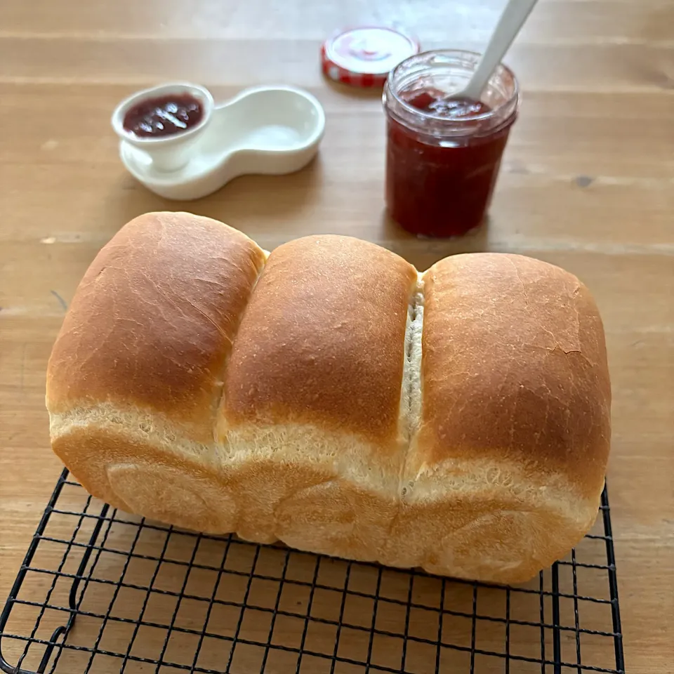 山食といちごジャム🍓|えり@手作りパンさん