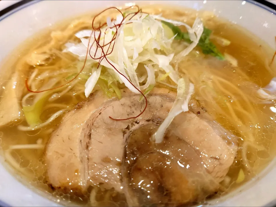 【2015年創業、2017年移転】
【食べログ TOP 5000】
利尻昆布ラーメン くろおび
ラーメン塩(1,000円)
＋白米小 (150円)
＠虎ノ門3分
 (JR新橋駅から徒歩7分)
25096
〈醤50塩17噌󠄀10タ4昆5出3F5冷2〉|大脇さん