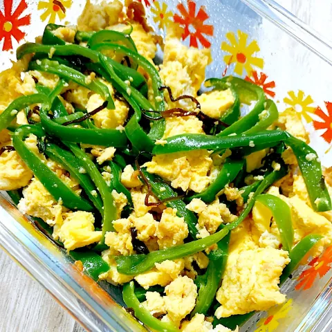 「鹿児島県産ピーマン」を使ってみたSnapdishの料理・レシピ写真:きいこさんの料理 レンチンで✨ 炒り卵とピーマンと塩昆布のナムル