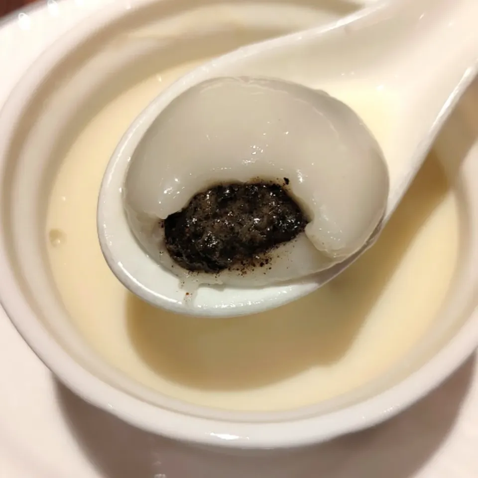 Black sesame ball with hot soy milk|🍒lynnlicious🍒さん