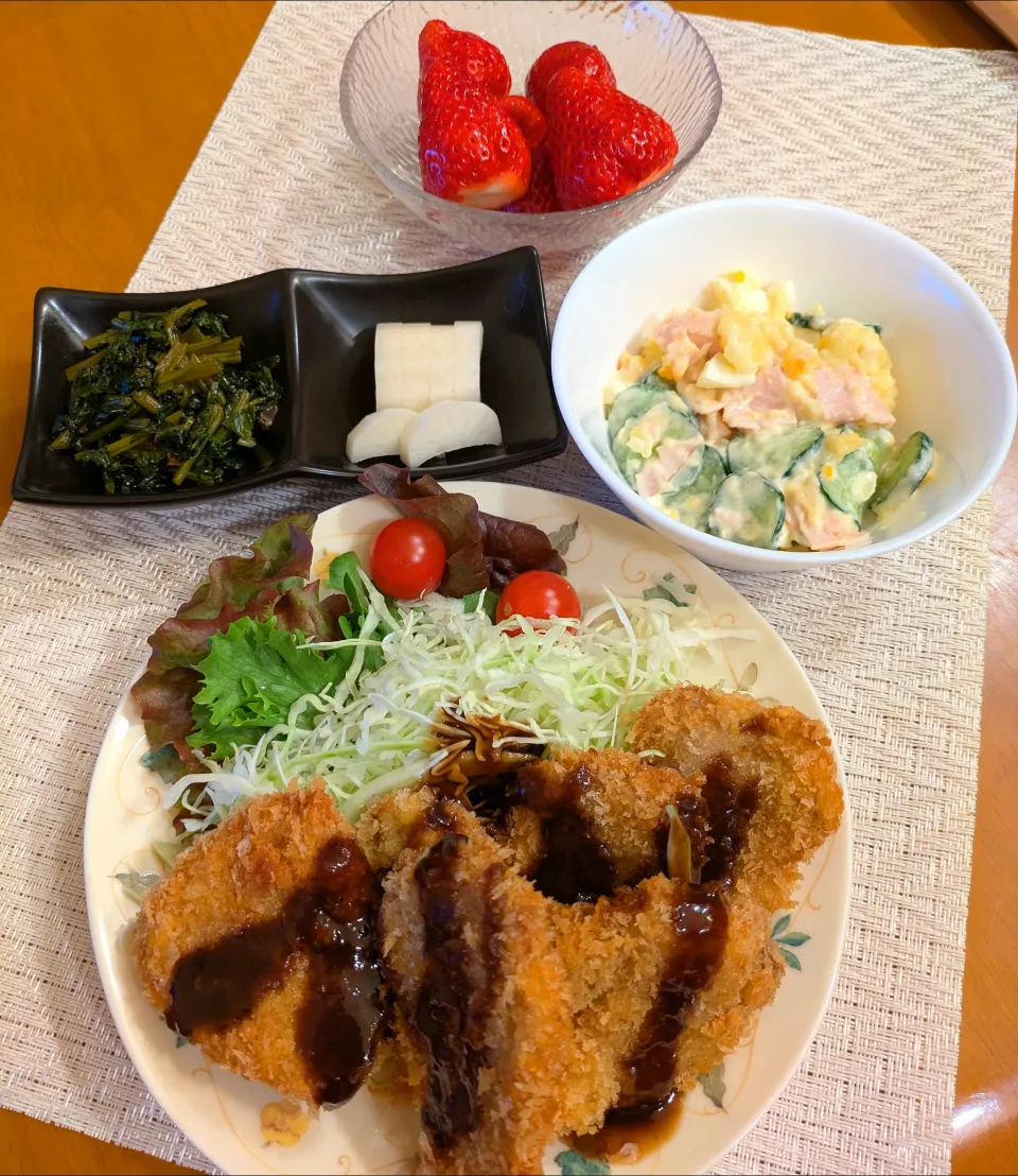☆ヒレカツ　☆ポテトサラダ　☆大根漬け物＆大根炒め　☆苺|chikakoさん