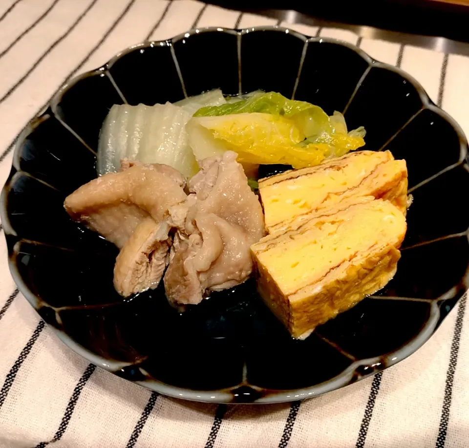 昆布だしの水炊き風に、卵焼きをインして味ポンかけ|みりさん