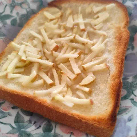 「プラス糀 生塩糀 こしタイプ」を使ってみたSnapdishの料理・レシピ写真:蜂蜜りんご糀トースト