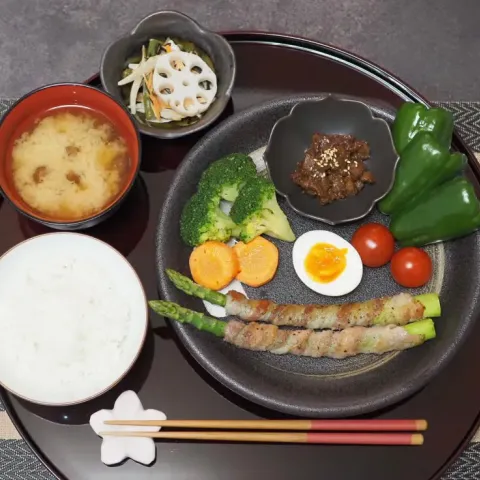 「高知県産ピーマン」を使ってみたSnapdishの料理・レシピ写真:アスパラの肉巻き☆野菜たっぷりごはん