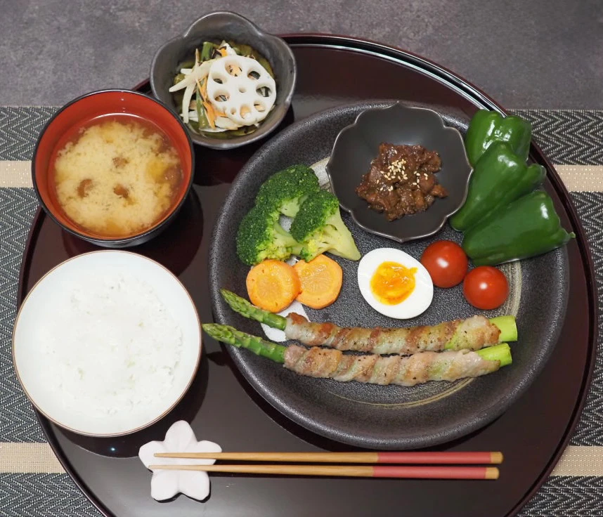 アスパラの肉巻き☆野菜たっぷりごはん|こりちゃんさん