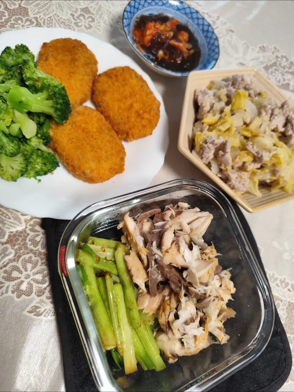 今日夜は残りもの、あるもので。生協さばを焼きましたネギと。|m.rafuさん