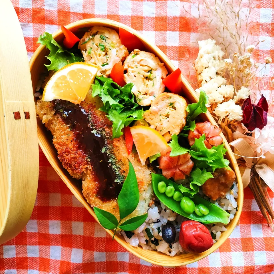 今日のわっぱご飯

春魚サワラフライ弁当
　サワラのフライ
　だし巻き玉子
　季節のお野菜

美味しくできました✨|ふかふかごはんさん