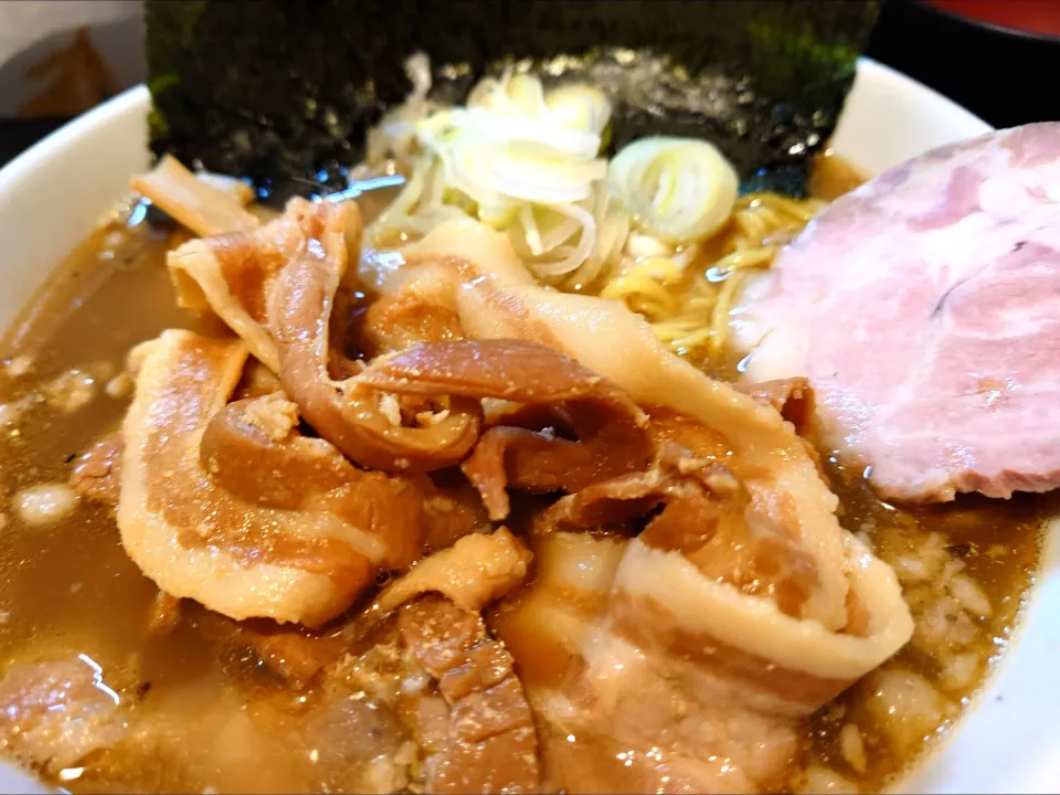【食べログ ラーメン TOKYO 
百名店 2021~2024 選出】 
一条流がんこラーメン総本家 
分家 四谷荒木町 
昨日の北海アサリスペシャルの
残ったスープにトウゴロウイワシをたっぷり加えた不純スープの
100ラーメン (1,400円) 
＋つけ玉 (生卵、100円) 
＋海苔 (5枚、メンバーカード提示
で無料)
@四谷三丁目4分 
(JR新宿駅から徒歩24分)
25098
〈醤51塩17噌󠄀10タ4昆5出4F5冷2〉|大脇さん