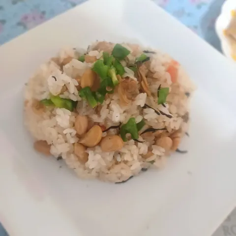 「茨城県産ピーマン」を使ってみたSnapdishの料理・レシピ写真:アサリとひじき豆の炊き込みごはん(ｏ´艸｀ｏ)♪
