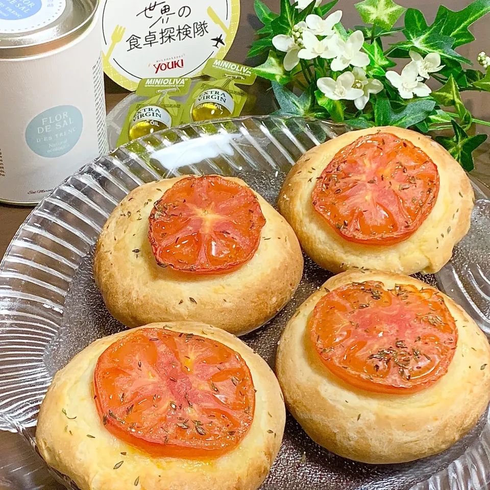 にゃんぺこさんの料理 🍅🫒トマトとオリーブのフォカッチャ🫒🍅を参考にしたトマトのフォカッチャ🍅|あやめもちもちさん