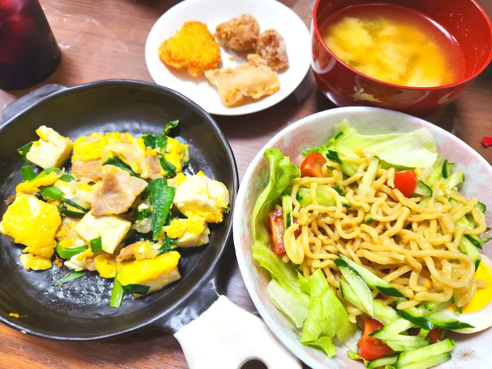 らーめんサラダ、豆腐チャンプルー、唐揚げとカマンベールチーズ揚げ|みーさん
