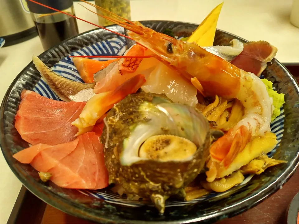 海鮮丼|よっちびやばんぶーさん