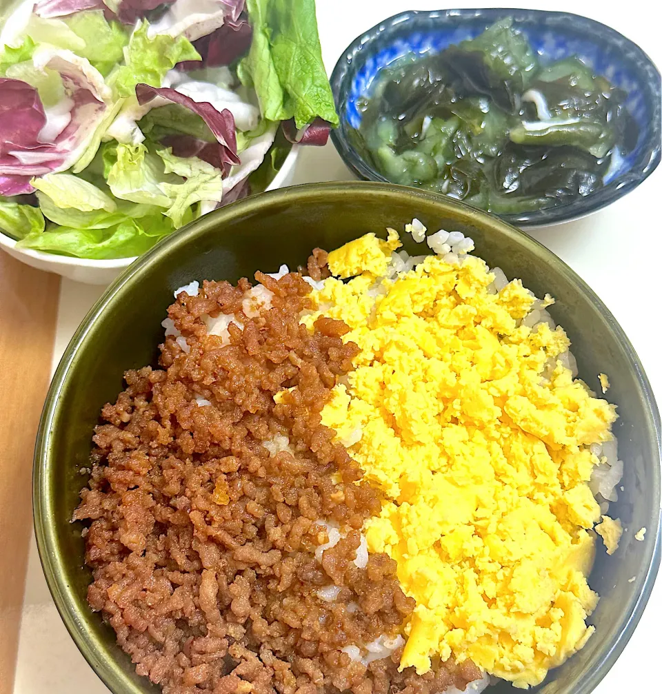 そぼろと卵の二色丼献立|besさん