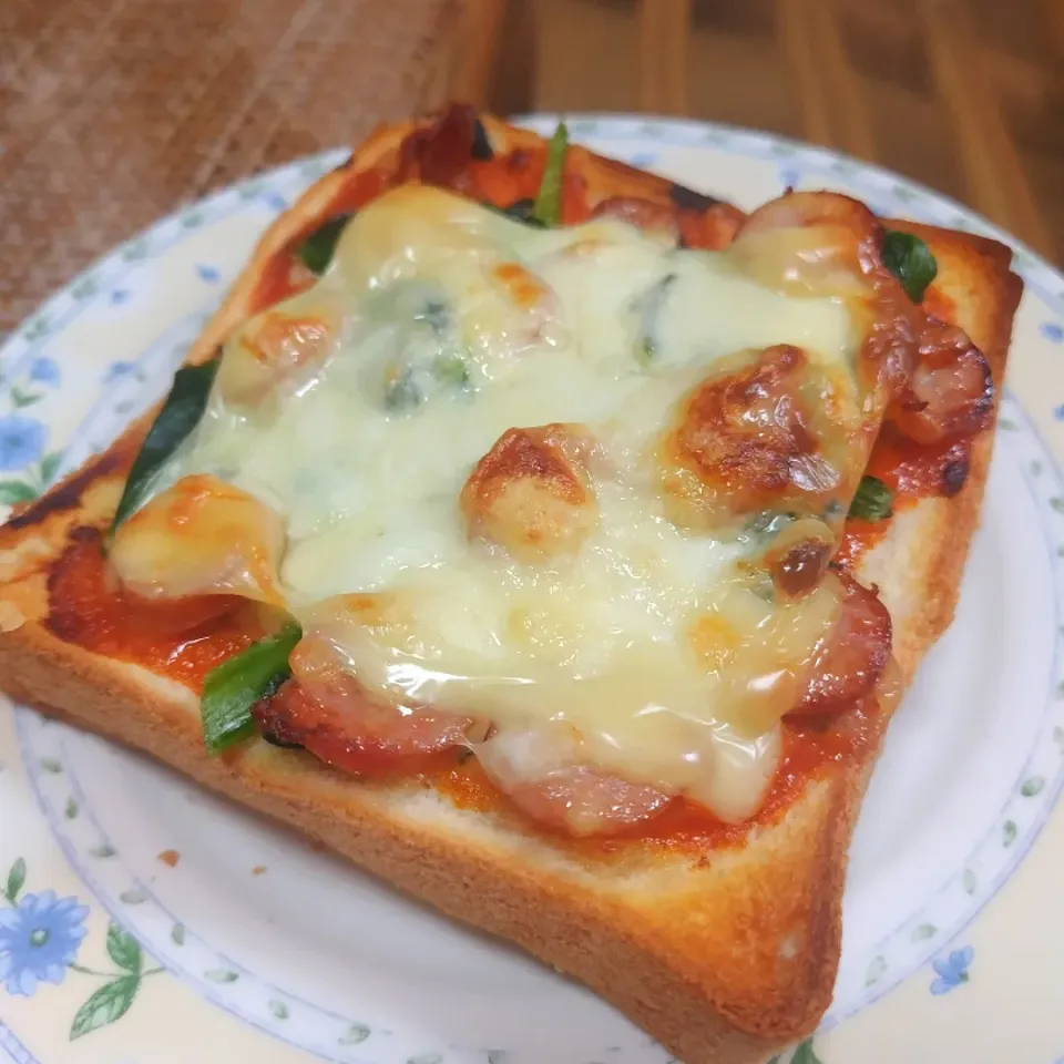 m.rafuさんのお料理ピザトースト真似てみました✨美味しかったです✨🤗|rikako♪。.:＊さん