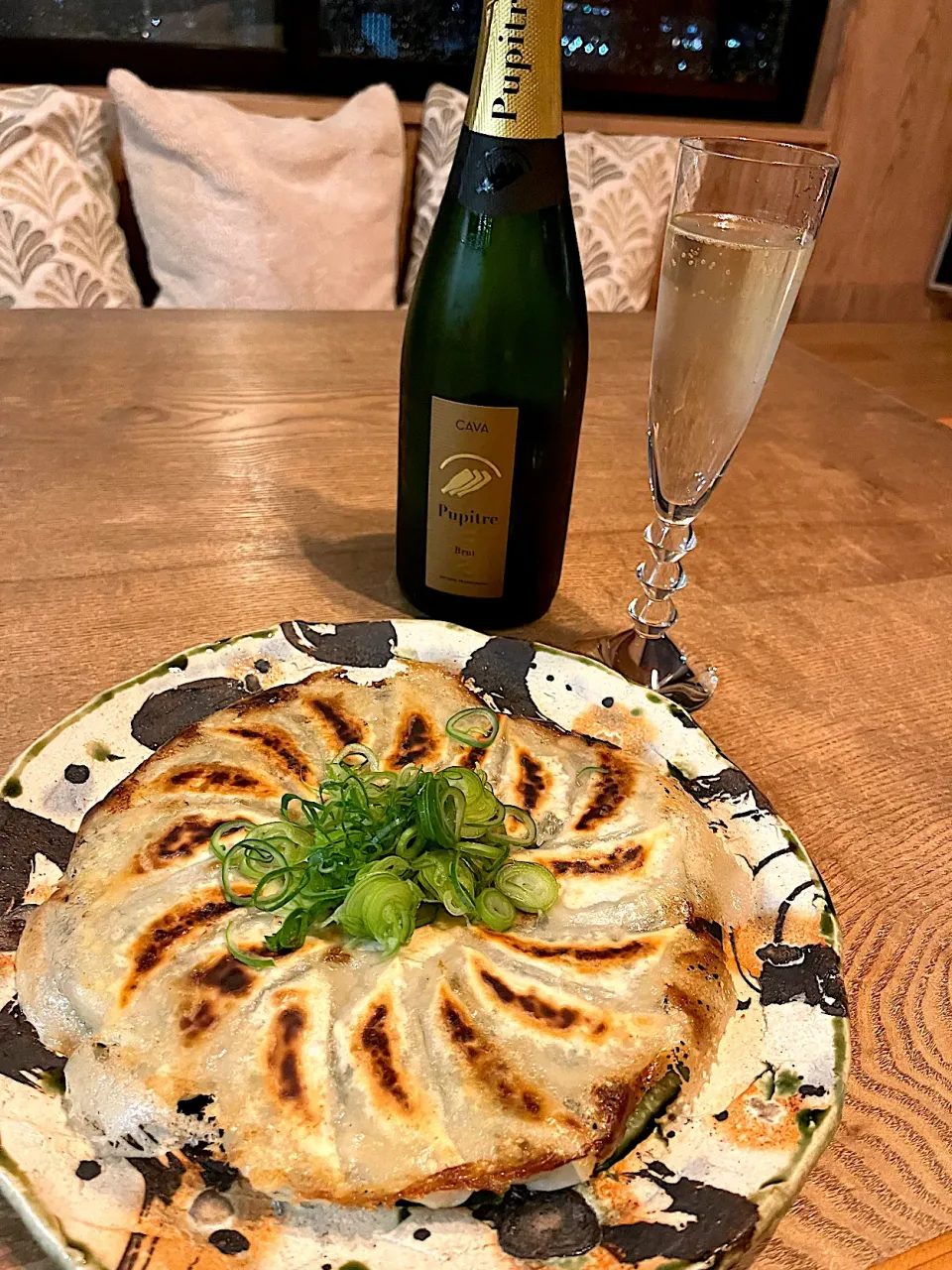 今夜はおひとり様餃子　スパークリングワイン|izunさん