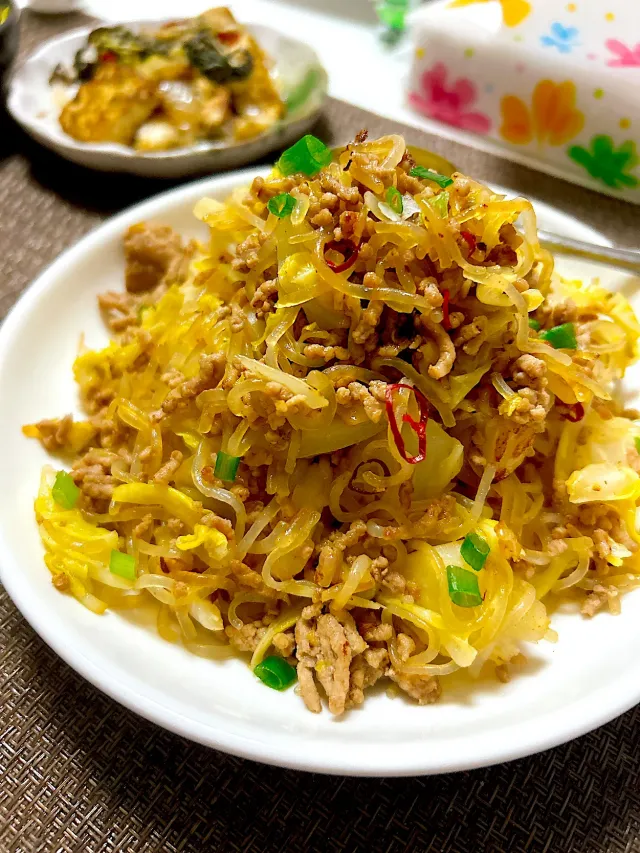 Snapdishの料理・レシピ写真:しらたきのパスタ ペペロンチーノ味｜パスタだけじゃな〜い！春のペペロンチーノ料理♪