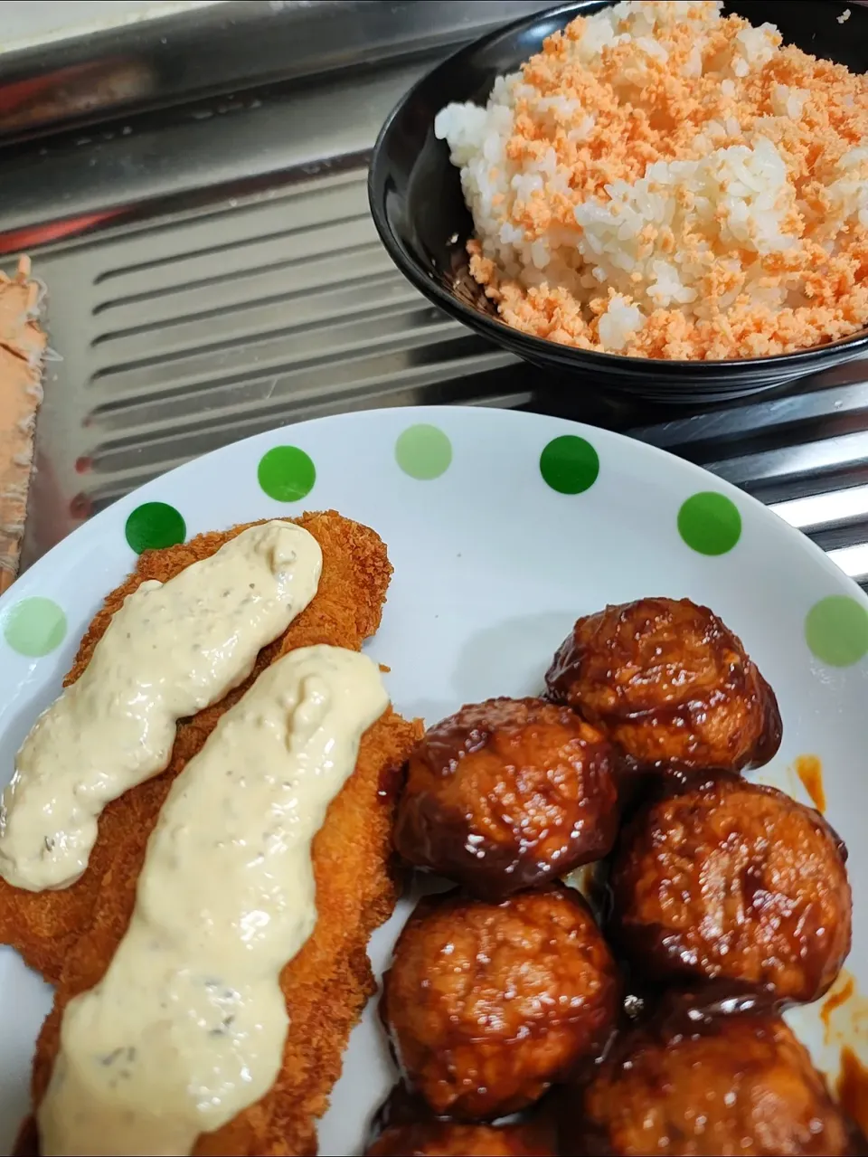 鮭ご飯と肉団子と白身魚のフライ|時雨さん