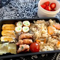 2025.4.12 息子弁当　◎炊き込みご飯　◎鳥つくね　◎焼き芋　◎卵焼き　◎ちくわ胡瓜　◎いちご|goroさん
