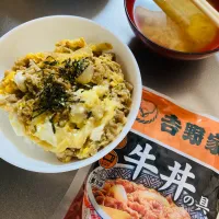 卵チーズ牛丼|まきてふぅさん