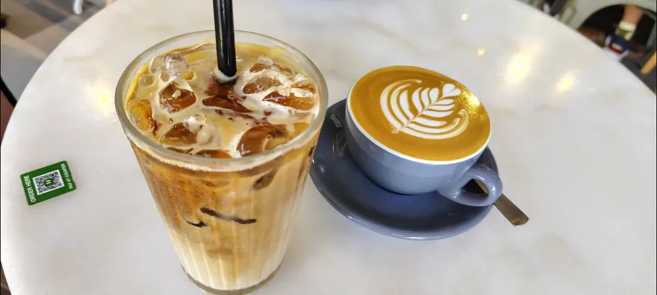 Saturday coffee time💕💕💕☕seasalt caramel iced latte & hot latte 💖💏😍|🍒lynnlicious🍒さん