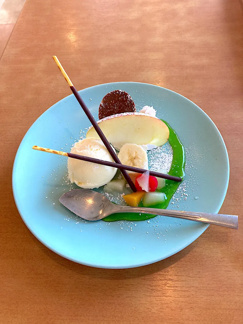 マスターが「まだデザートが出ます」と言って引き留め、これをサーブしてくれました。これも入れて1000円！「安過ぎ！赤字じゃないの！？」と言ったら、マスター笑いながら「赤字です」って。「浪漫亭」さんに入れなくてかえってよかったかも(*^◯^*) 五条 - 羽黒/喫茶店 | 食べログ
https://s.tabelog.com/aichi/A2303/A230301/23028779/|なびさん