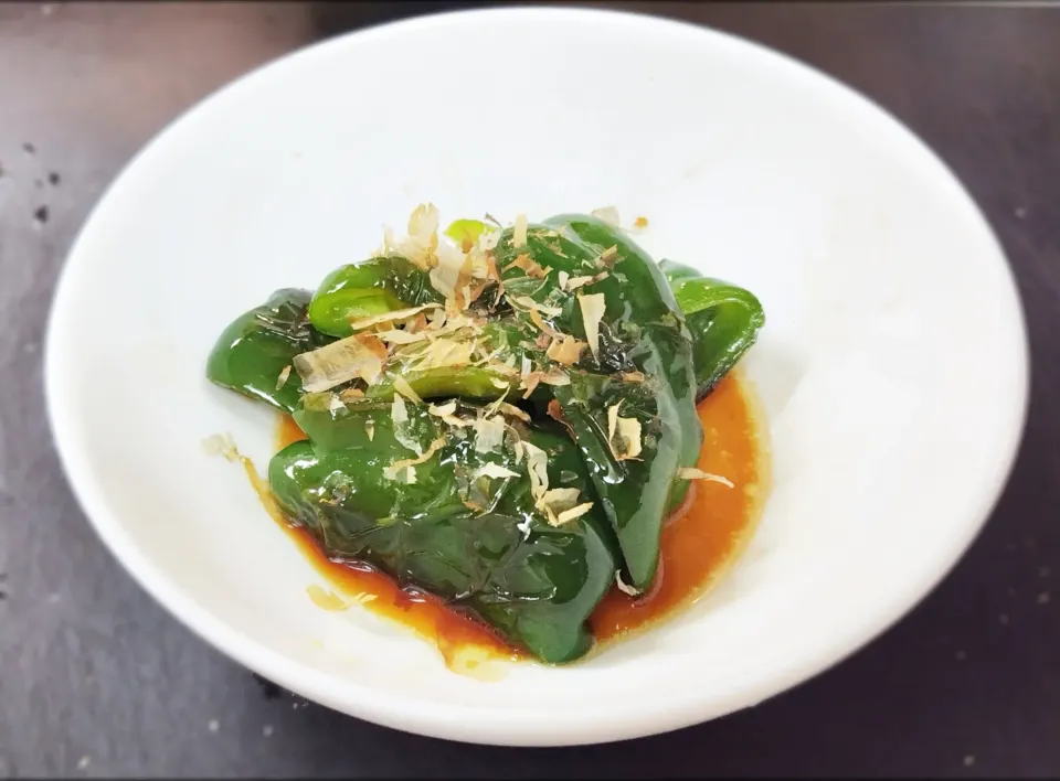 シンプルが1番👑おかかピーマン🫑|みりん。さん