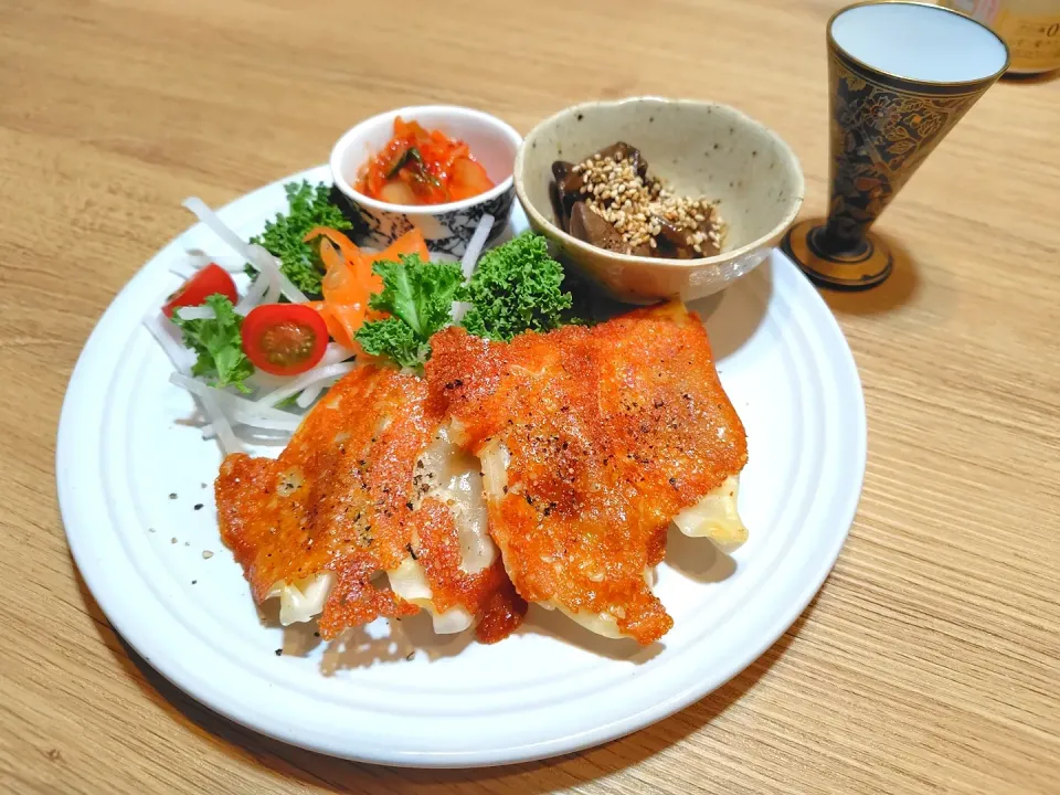 チーズギョウザとレバーで晩酌|おかめんさん