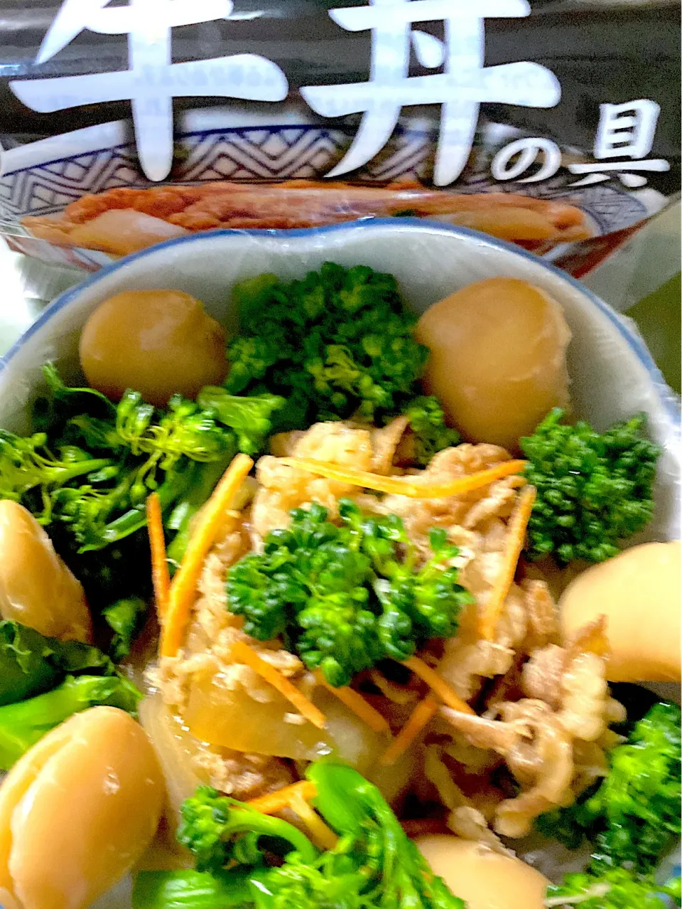 吉野家牛丼の具に🥦と白花豆を添えて。|ミキさん