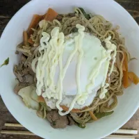 目玉焼きのせ焼きそば。|おいはる(矢尾春香)さん
