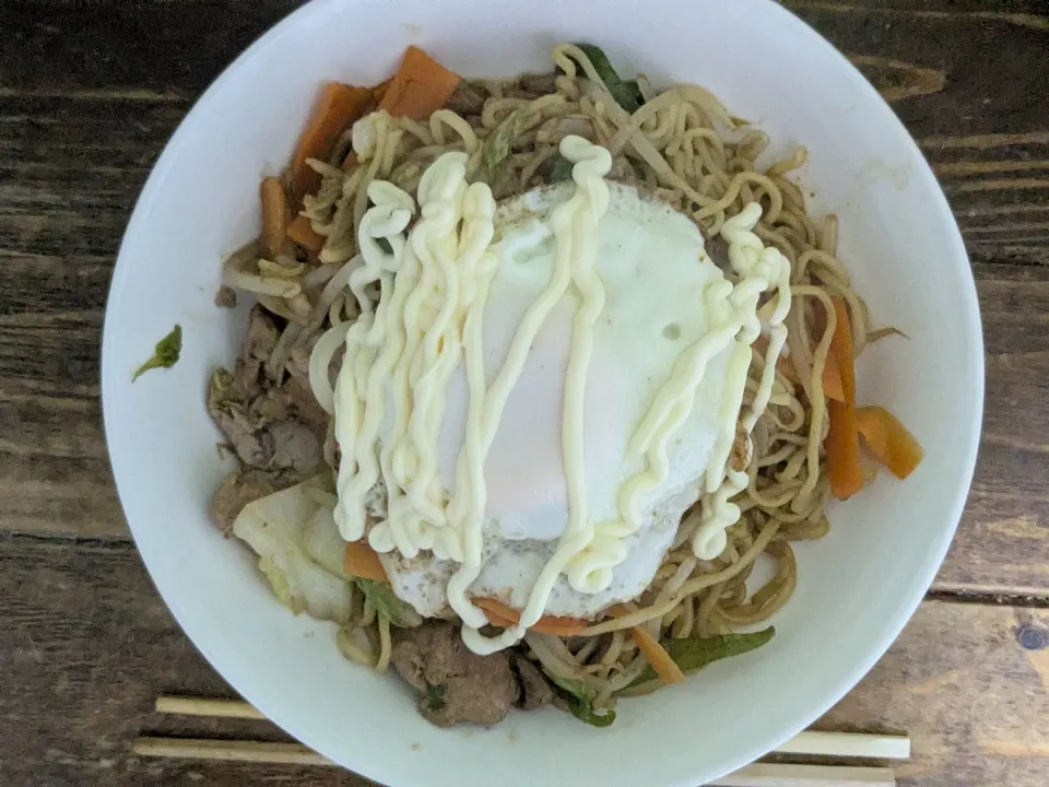 目玉焼きのせ焼きそば。|おいはる(矢尾春香)さん