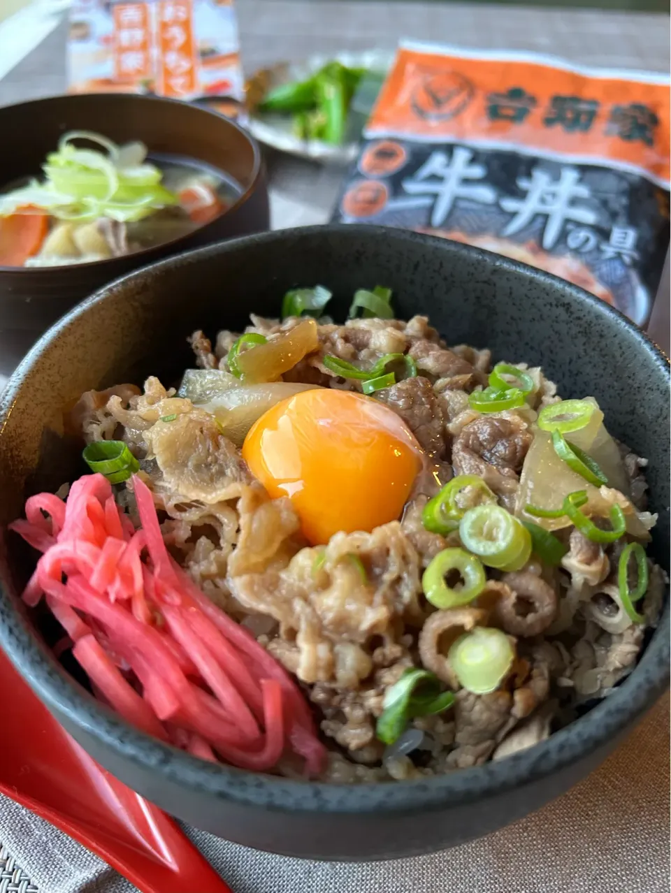 【おうち吉野家】吉野家の牛丼どーー٩(｡•ω•｡*)وーーん！|まなまな♡さん