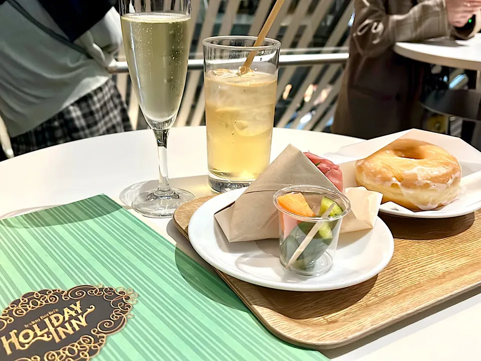 スパークリングワイン&生ハムとカマンベールのサンドイッチ|マイさん