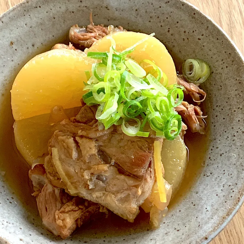 豚ナンコツと大根の煮物|ユッキーさん