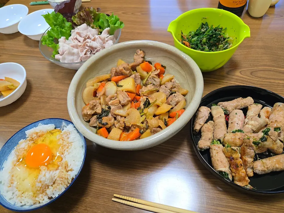 カブと人参と鶏ももの煮物・豚バラ豆苗巻き・冷しゃぶ・ほうれん草のおひたし🌺|chiyukiさん