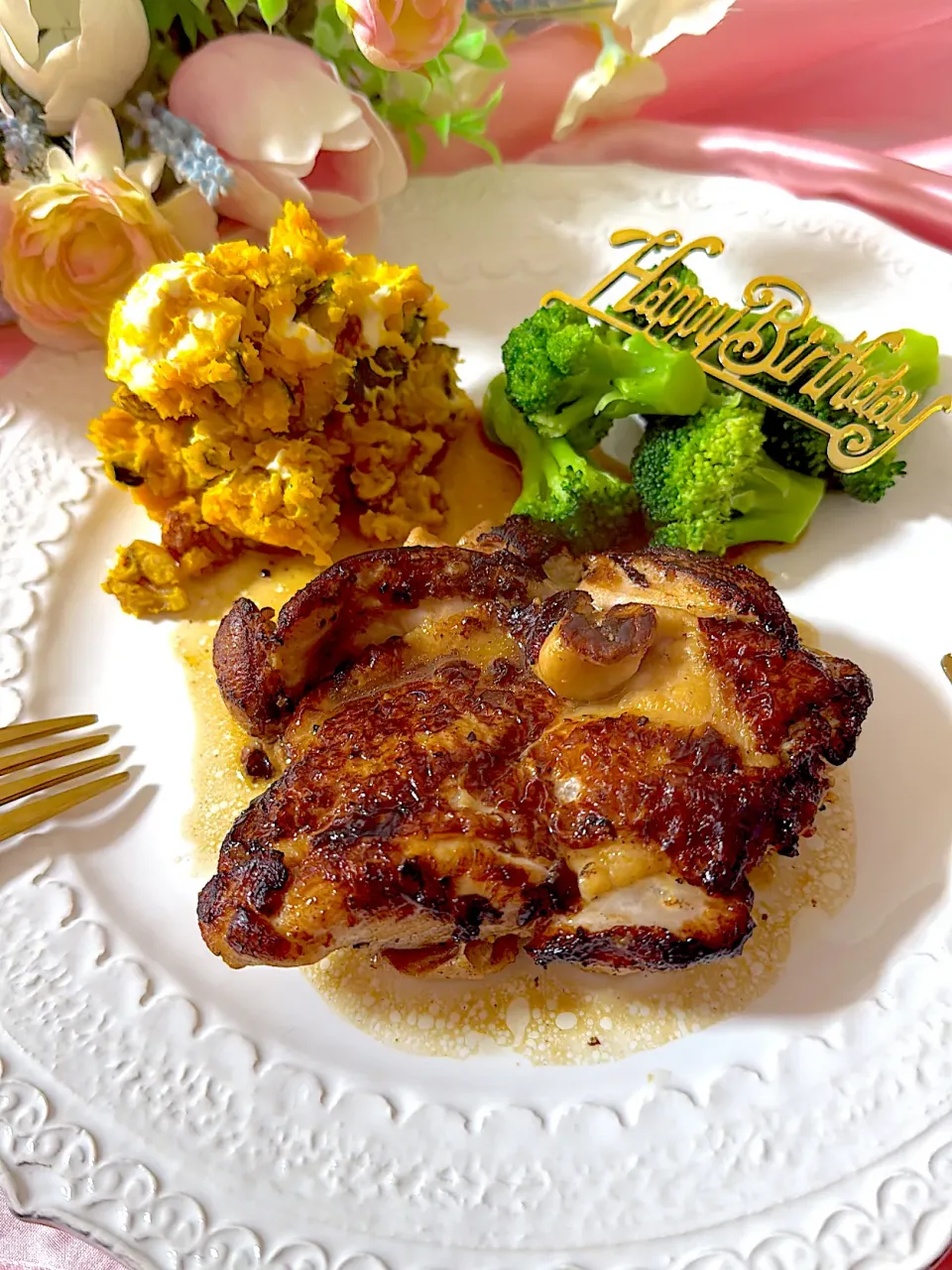 めんちゃんさんの料理 Yummy!で照り焼きチキンでお誕生日おめでとうございます🎂🎉|いっちゃんさん
