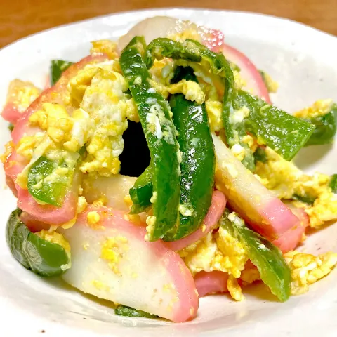 「宮崎県産ピーマン」を使ってみたSnapdishの料理・レシピ写真:ピーマンと蒲鉾の炒め物🫑