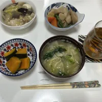 晩御飯☆八宝菜☆かぼちゃの煮物☆筑前煮☆みそ汁（玉葱・キャベツ・ほうれん草）|Saharaさん