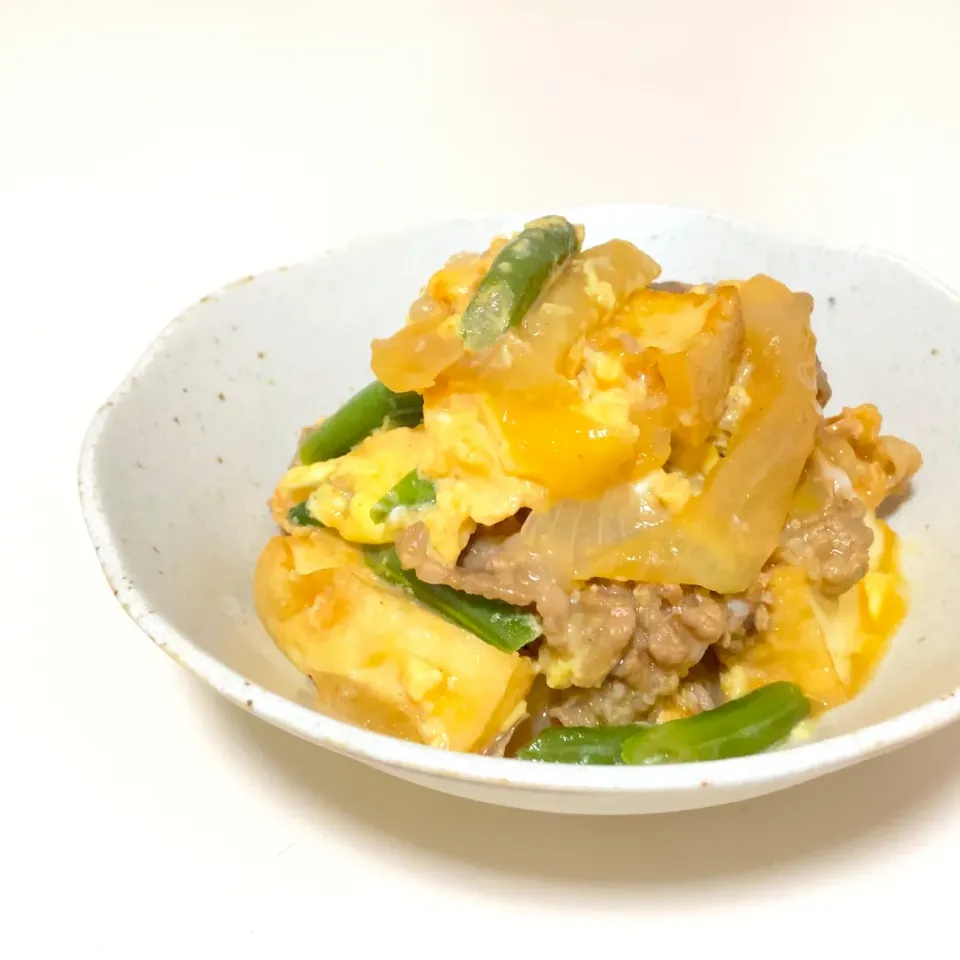 吉野家「冷凍牛丼の具」を使って♪簡単ピリ辛卵とじ|🌺🍍しぃちゃん(・ω・)🍍🌺さん