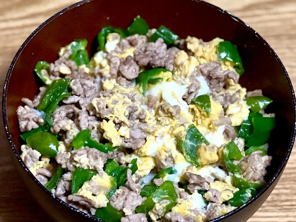 ☆挽肉とピーマンの玉子丼|まぁたんさん