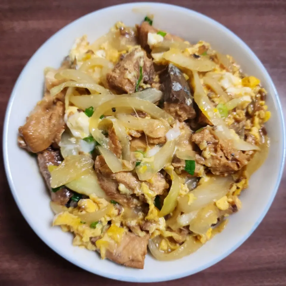 さば缶玉子丼|ひろにぃさん