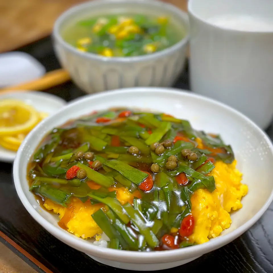 餡掛けニラ玉ごはん|くまちゃんさん