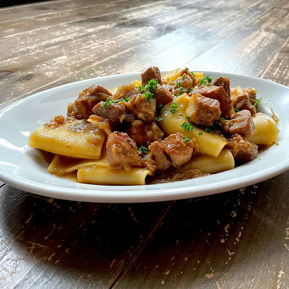 玉ねぎと豚肉のパスタ（パッケリアッラ ジェノベーゼ）|koji toyodaさん