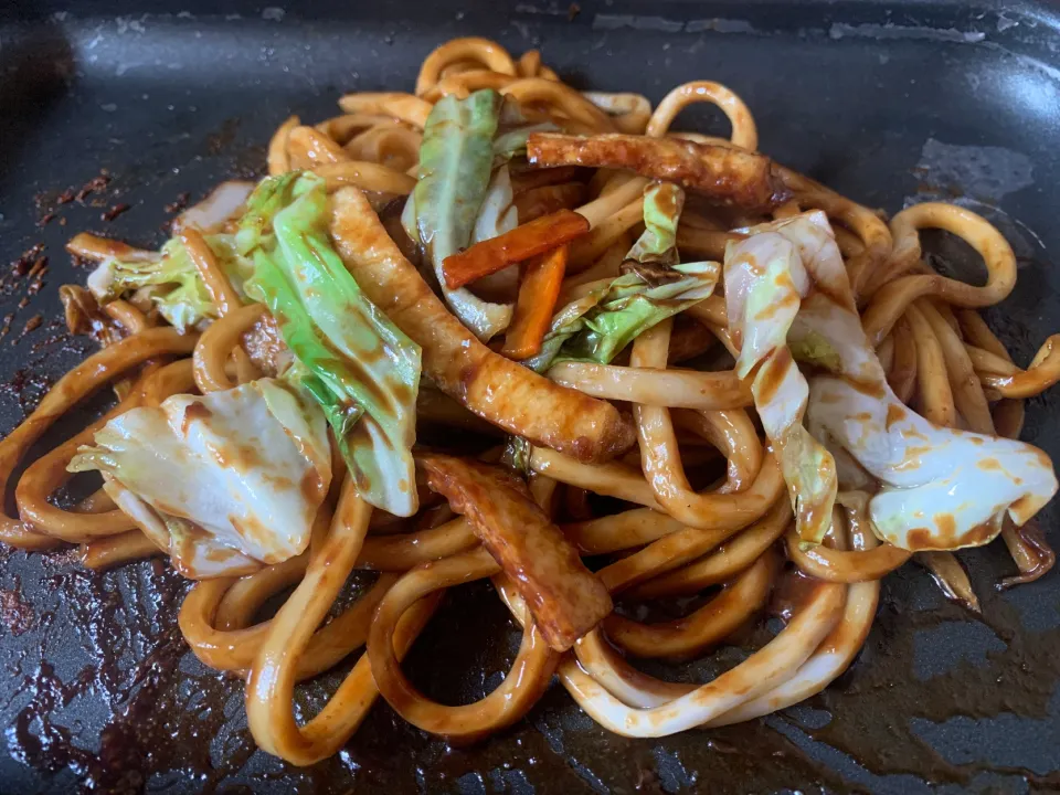 キャベツとお揚げの味噌焼きうどん|そらまめさん