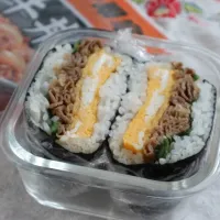 冷凍牛丼の具でおにぎらず| ちぃさん
