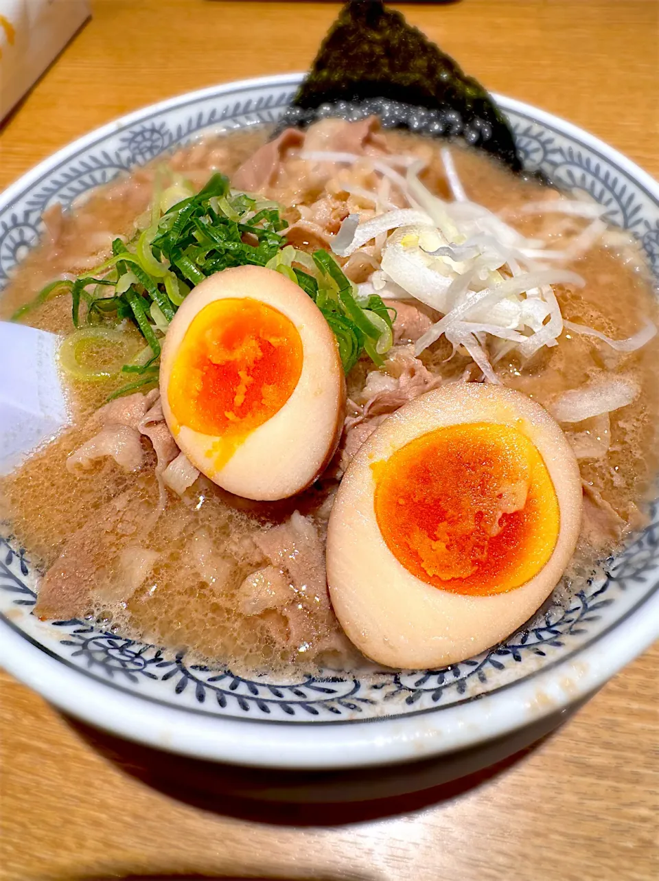 肉ラーメンたまごのせ|あるじさん