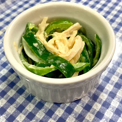 「高知県産ピーマン」を使ってみたSnapdishの料理・レシピ写真:ピーマンとサラダチキンのマヨネーズ和え