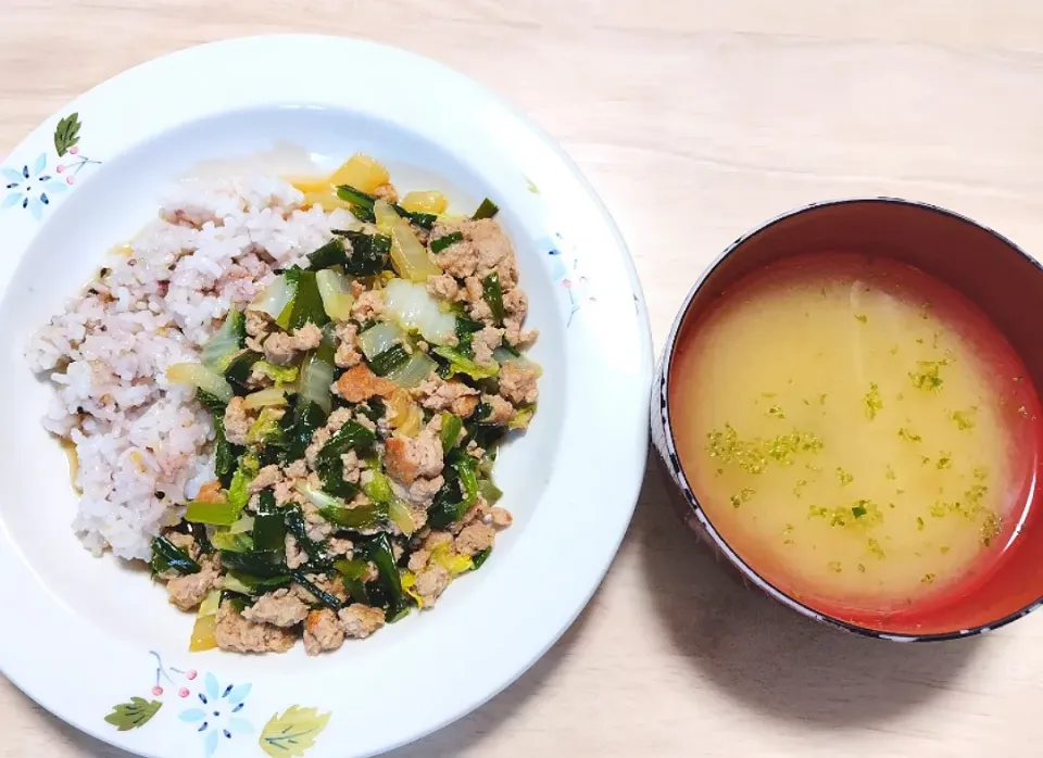 2025 0415　にらと白菜の台湾風そぼろ　しじみとあおさのお味噌汁|いもこ。さん