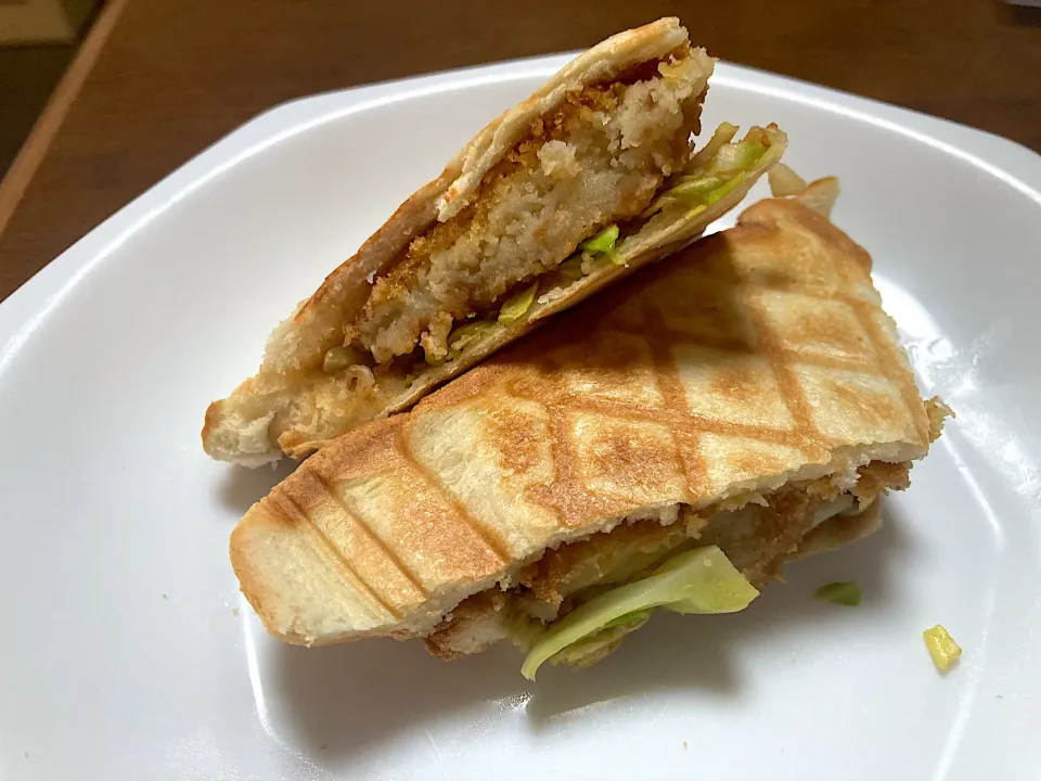 ホットサンドコロッケ|はっちぃさん