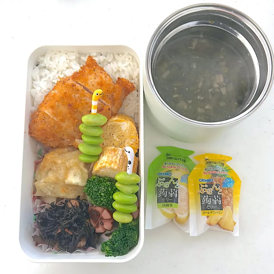 チーズチキンカツ
ポテトグラタン
ひじき煮
卵焼き
ウインナー
ブロッコリー
枝豆
のり弁
野菜スープ(かぶれ菜・椎茸・玉ねぎ)
こんにゃくゼリー(日向夏・パイン)|ayumomさん