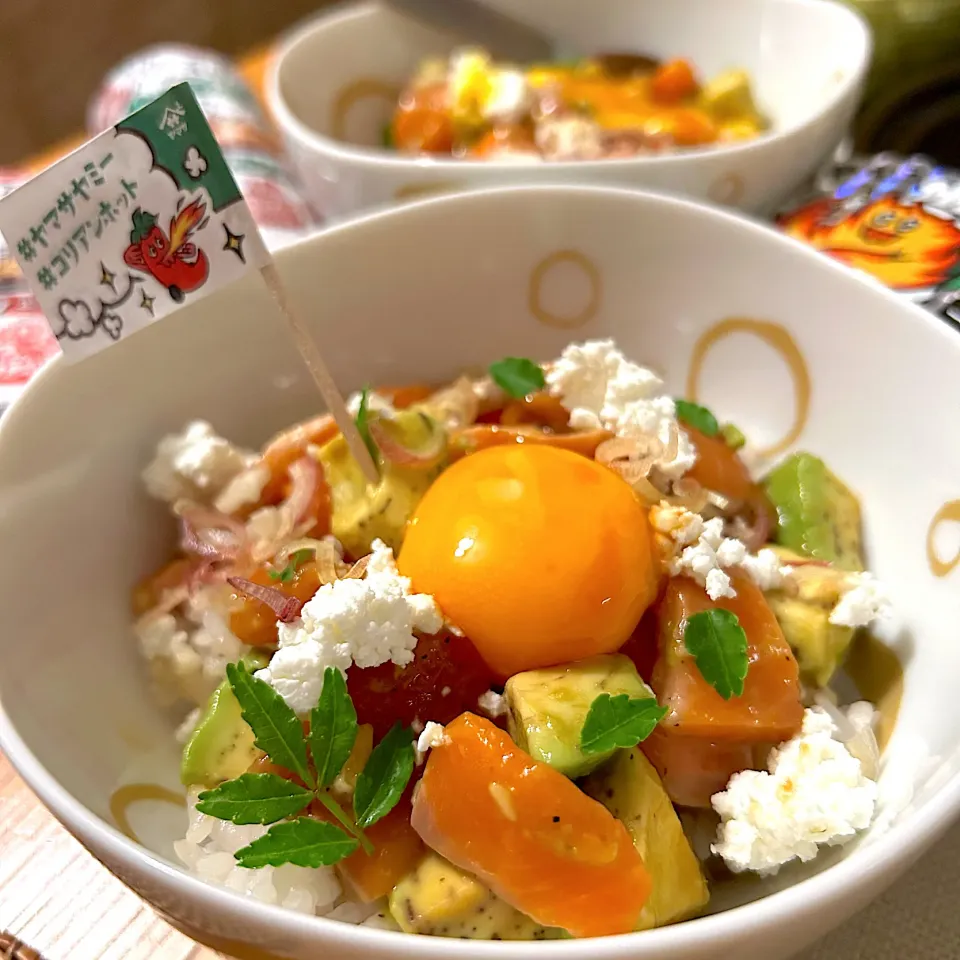 サーモンとアボカドとカッテージチーズのYummy!丼|むぎこさん